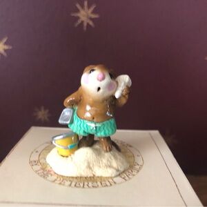 Wee Forest Folk Sea Sands Beach Mouse Figurine.  M-179. 1991